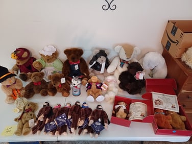 Large Lot of Teddy Bears and other stuffed Animals