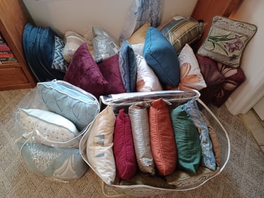 Large Lot of Decorative Pillows & Bed Pillows / Some NEW