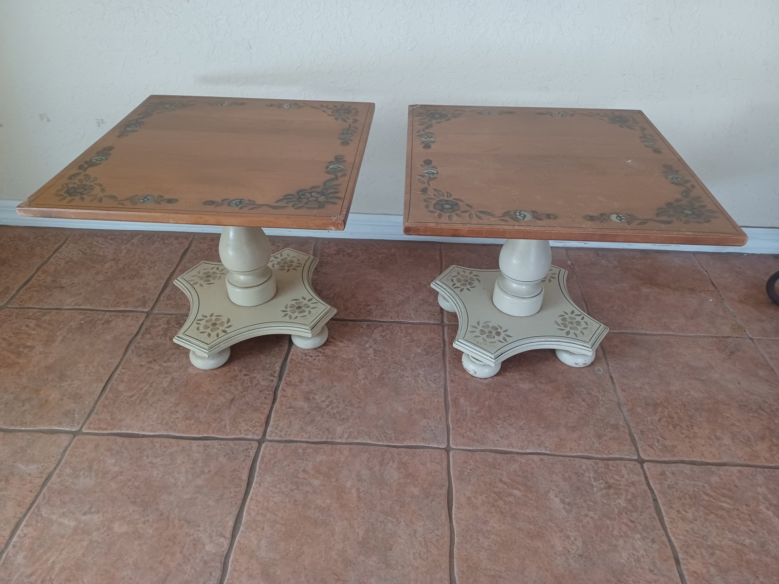 Pair of Decorative End tables: Pair of Decorative End tables
