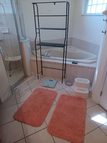 Lot of Bathroom Items