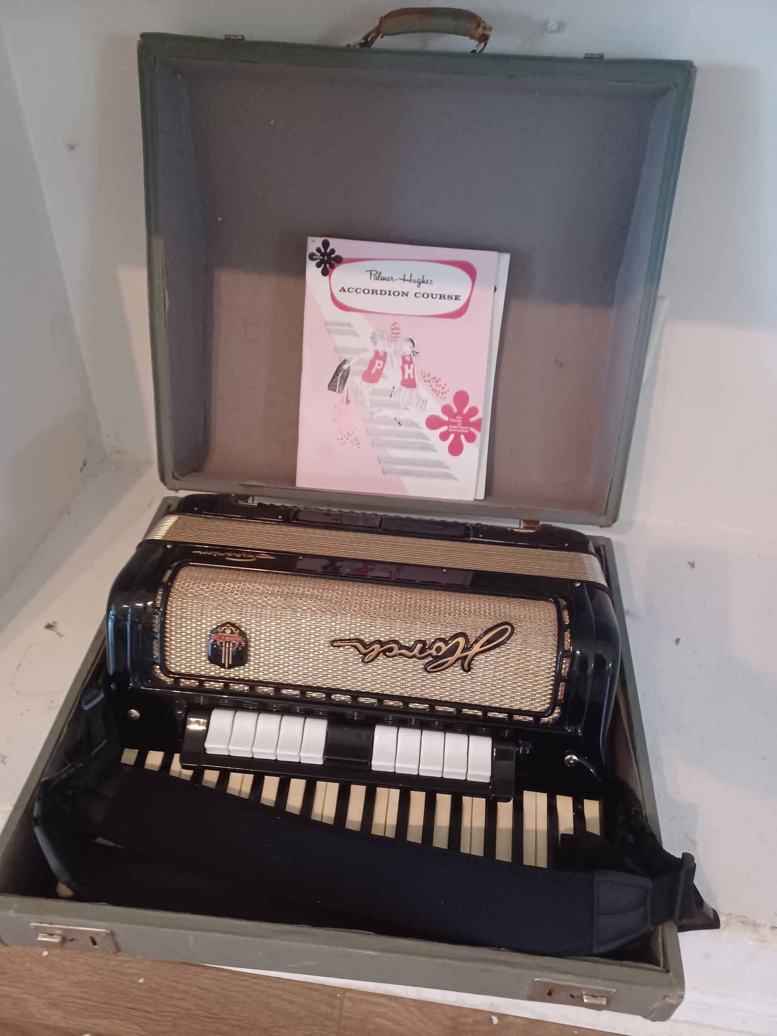 Vintage Horch Accordian with music sheets / Star Wars (1 of 5)