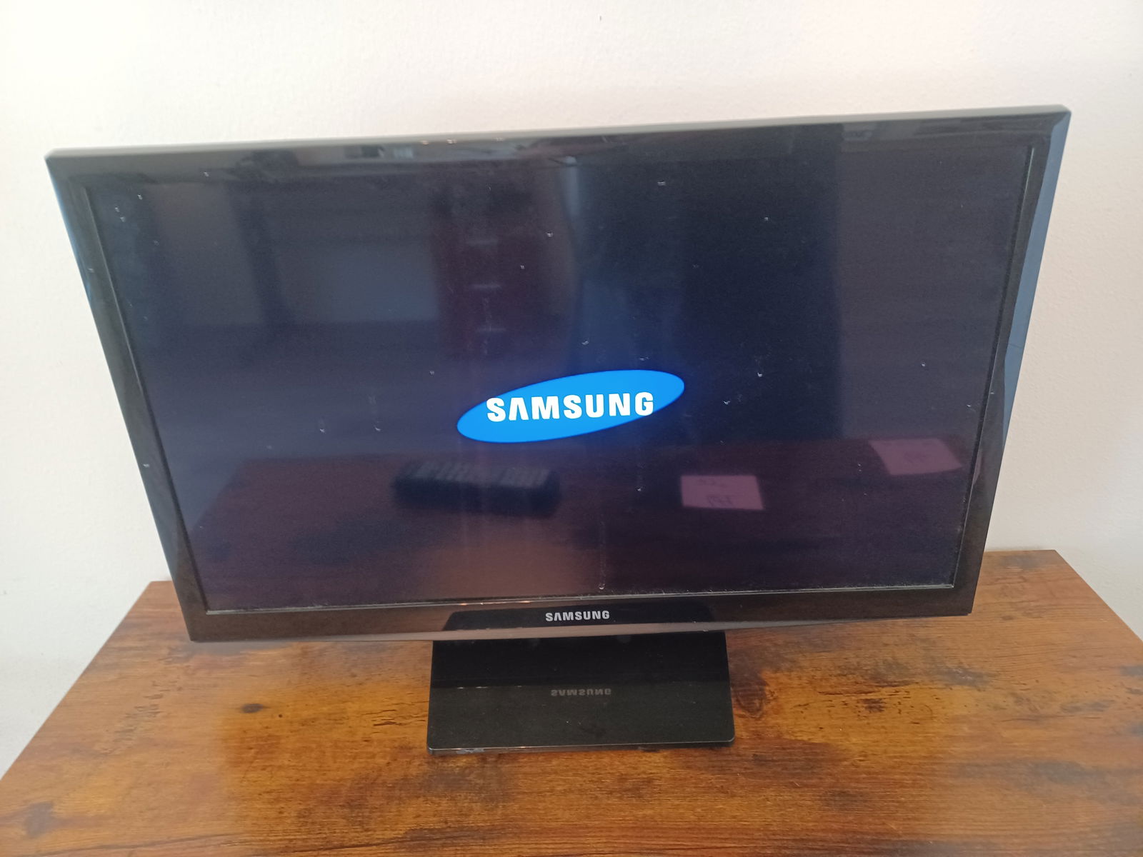 23" Samsung TV (1 of 5)