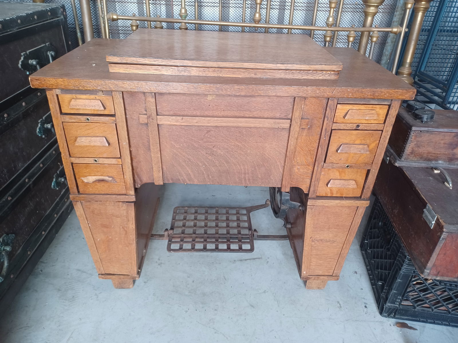 Art Deco Sewing Machine Cabinet / No machine (1 of 14)
