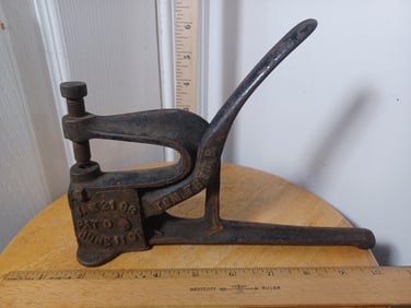 Vintage Rivet / Punch Machine