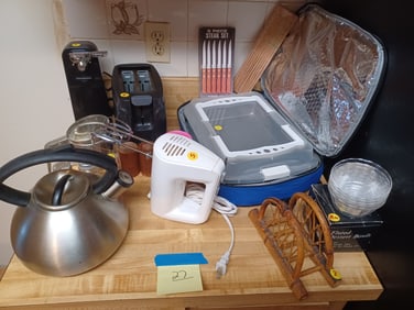 Large Lot of Kitchen Items / condition issue on toaster