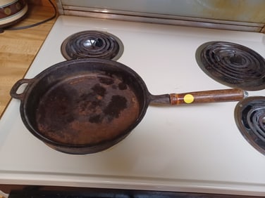 Cast Iron Skillet with Wood Handle