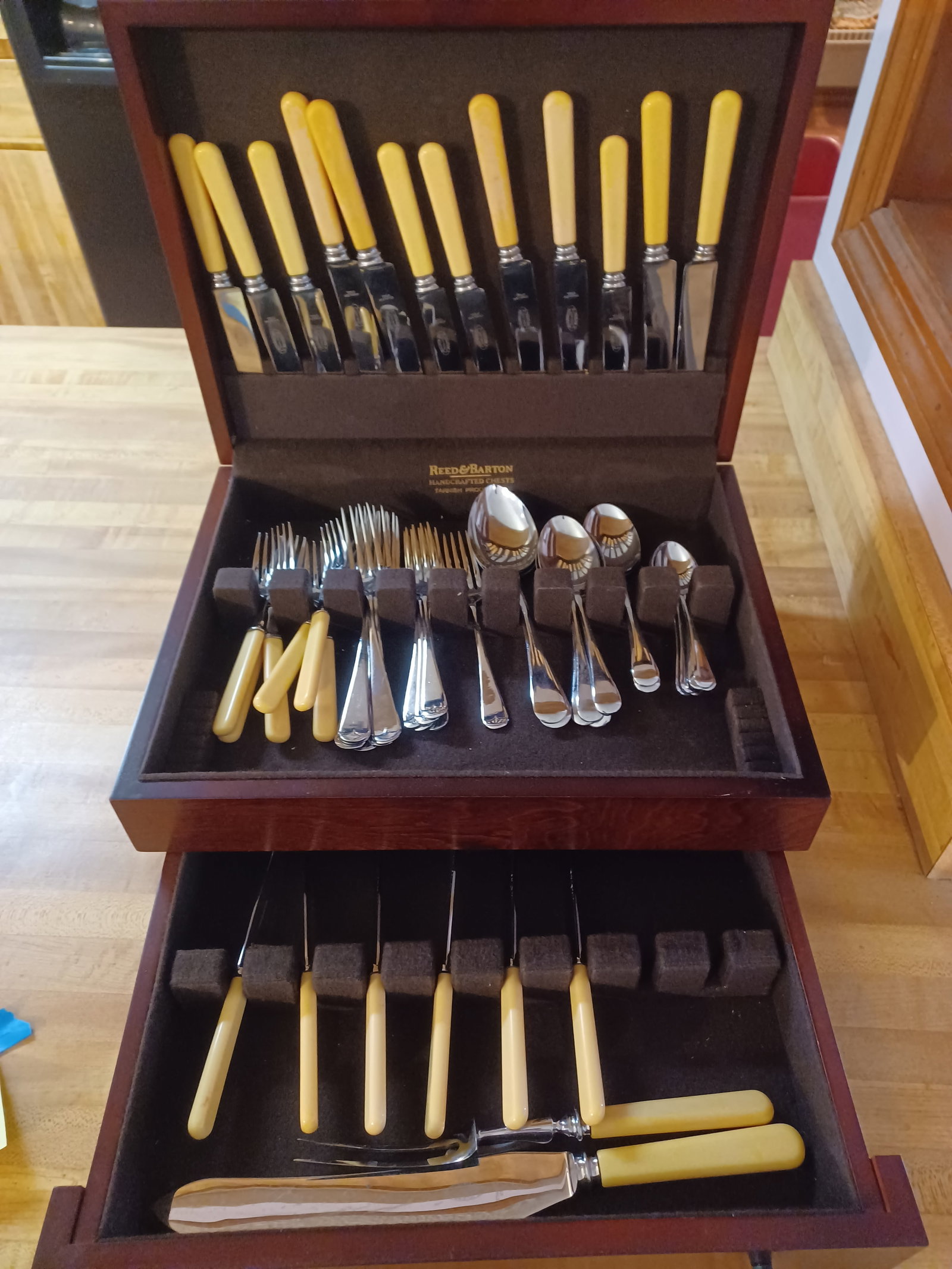 Silverware Set in Wood Box: Silverware Set in Wood Box