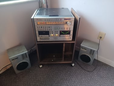 Vintage Stereo on Cart with Speakers / Works