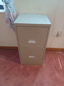 Metal File Cabinet / No key