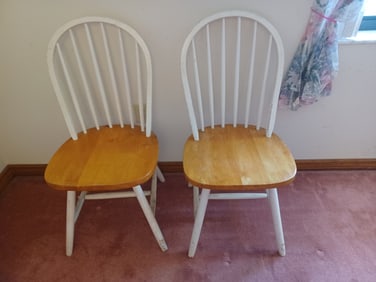 Pair of Windsor Back Chairs / Wobbly need reglued
