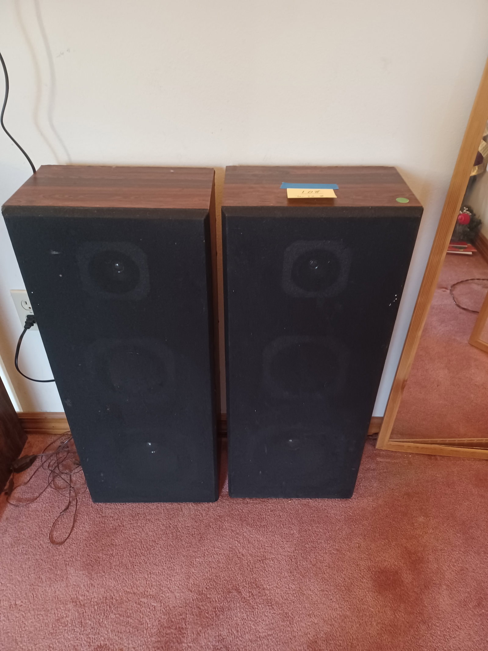 Pair of Vintage Speakers / Owner stated they worked / untested: Pair of Vintage Speakers / Owner stated they worked / untested