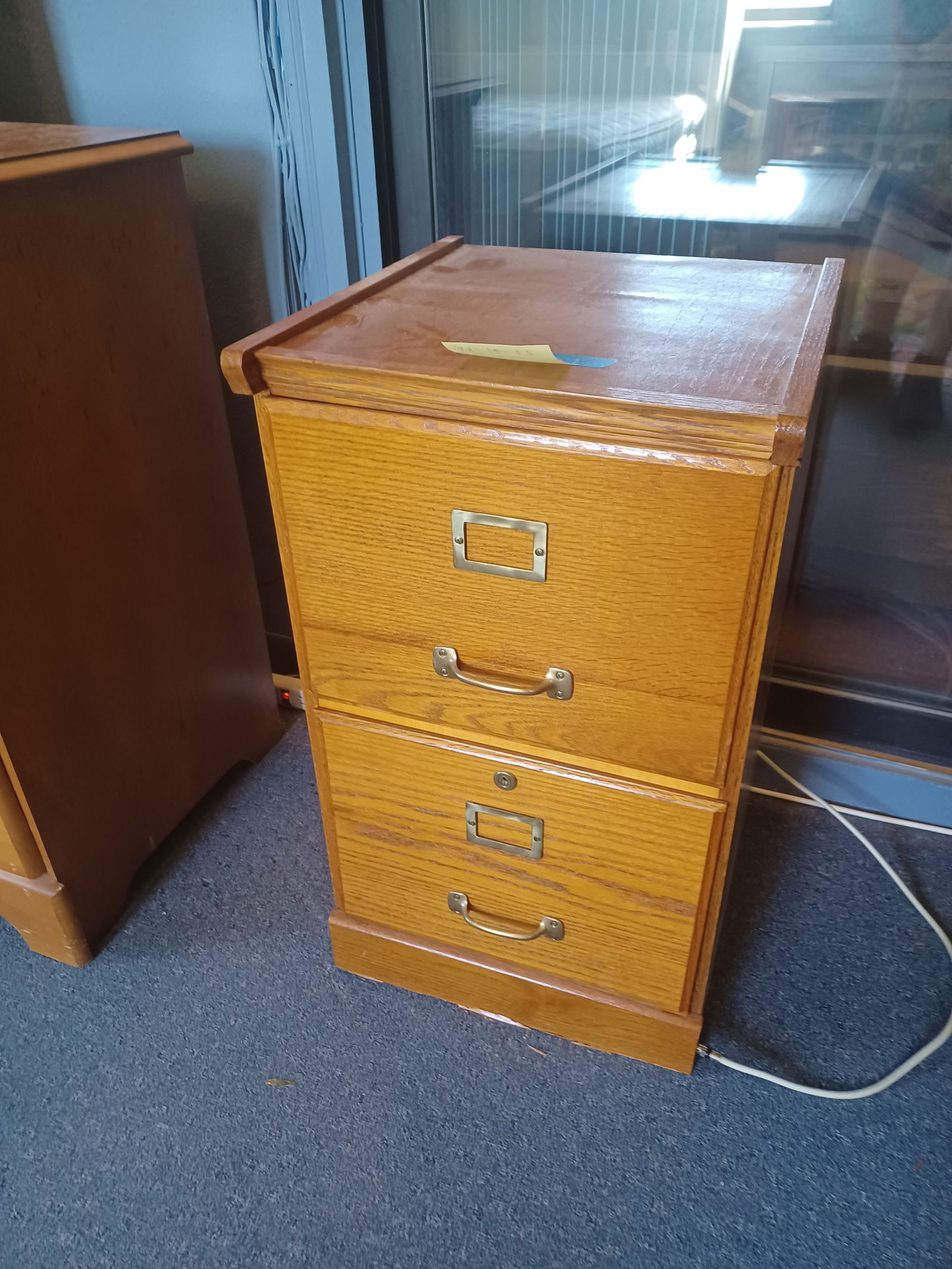 Oak File Cabinet / no key (1 of 7)