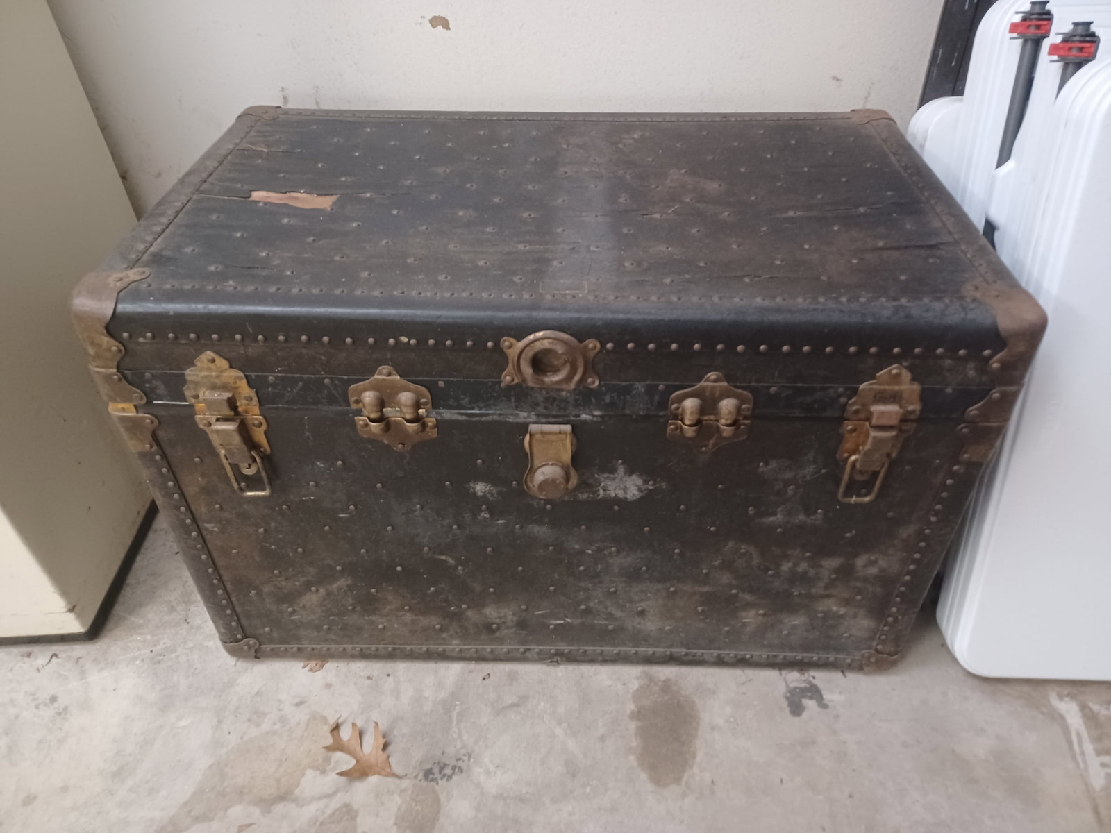 Vintage Steamer Trunk: Vintage Steamer Trunk