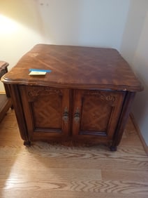 End Table / Top needs refinished