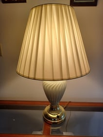 Swirl Based Lamp / 3 way switch