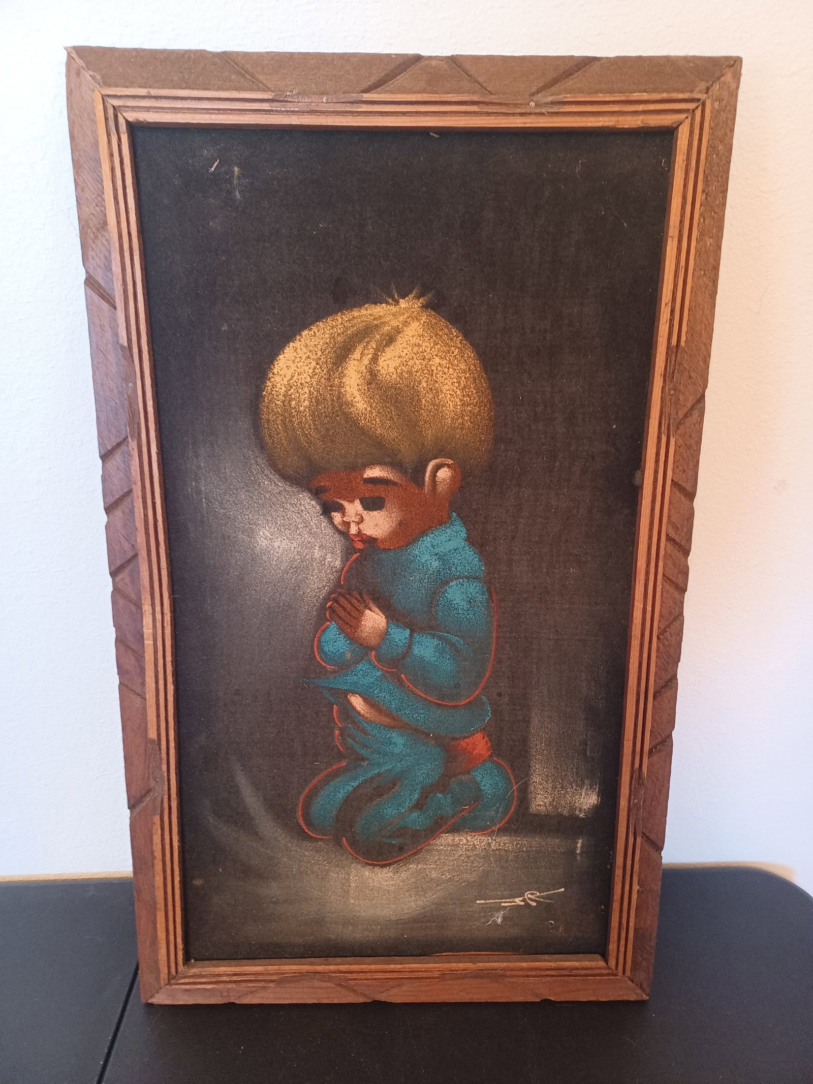 Vintage Oil on Velvet Artist Signed Artwork of Praying Child: Vintage Oil on Velvet Artist Signed Artwork of Praying Child
