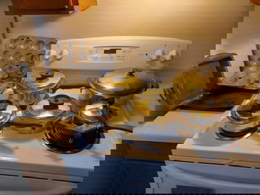 Large Lot Pots & Pans, Muffin Pans, Baking Pans, Etc