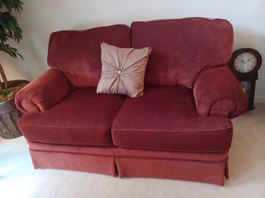 Hickory Hill Love Seat