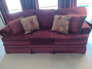 Hickory Hill Sleeper Sofa / Sleeper never used/  Sun fading on back as seen in photos