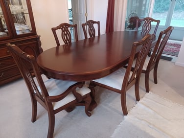 Elegant Mahogany Dining Table with 6 chairs and Table Mat Covers