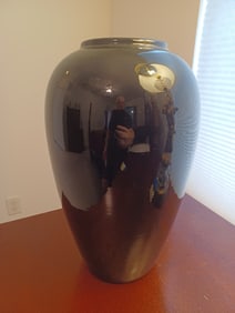 Beautiful Vintage Black Haeger Vase