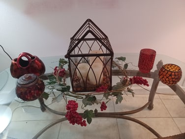 Lot of Decorative Items, all shown on table Top