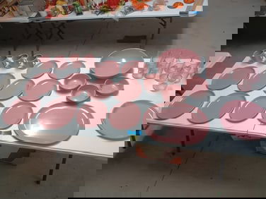 Large Rubbermaid Serving Set