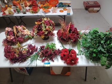 Large Floral Lot / All seenon tabletop / Table not included