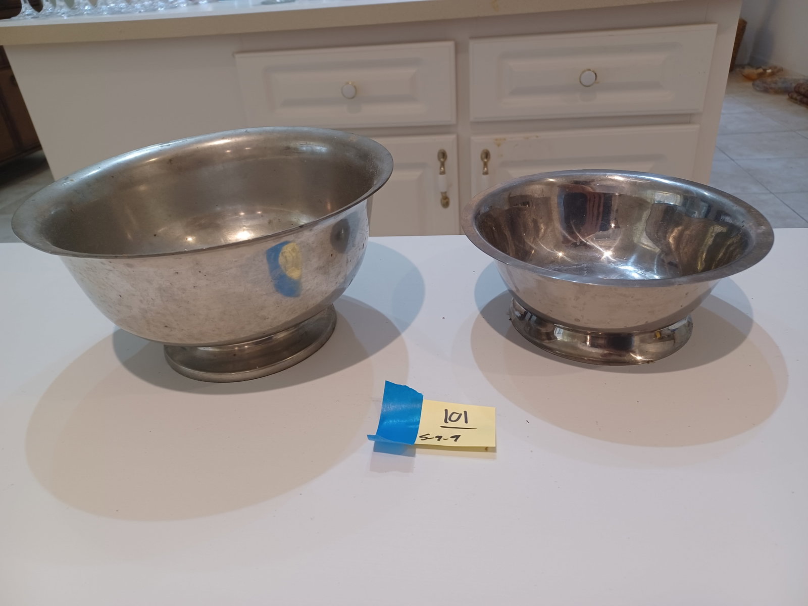 Lot of 2 Footed Stainless Steel Mixing Bowls: Lot of 2 Footed Stainless Steel Mixing Bowls