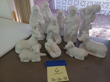 Pottery Nativity Scene complete, needs deep cleaned/ no chips or cracks