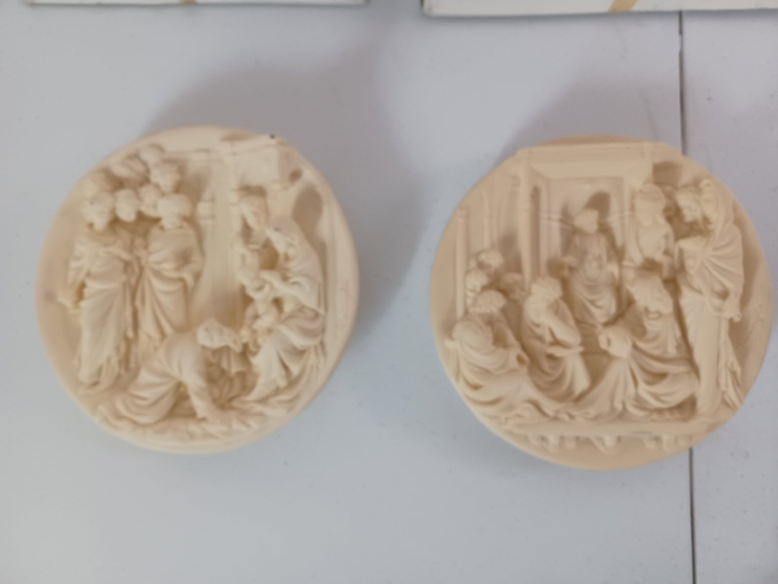 Pair of Vintage Italian 3-D Sculpted Plated/ heavy made of a resin or marble resin: Pair of Vintage Italian 3-D Sculpted Plated/ heavy made of a resin or marble resin