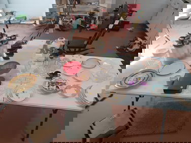 Large Mixed Lot/ all seen on table top