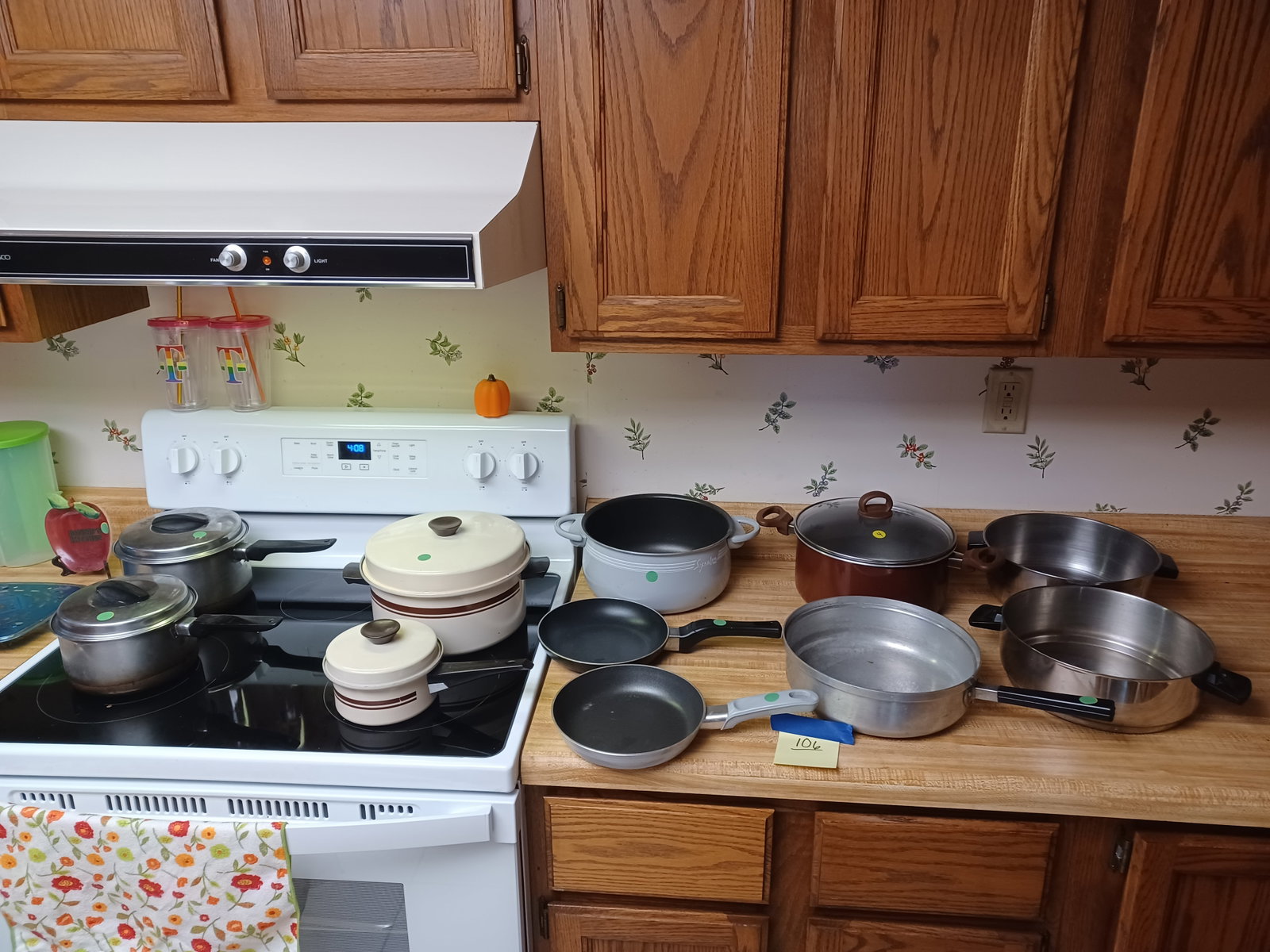 Large Lot of Pots and Pans as seen: Large Lot of Pots and Pans as seen