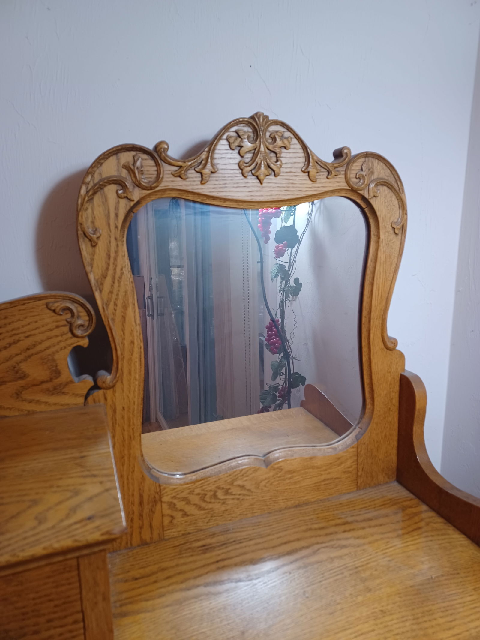 Beautiful Oak Victorian Drop Front Secretary / Has working locks with keys - 12