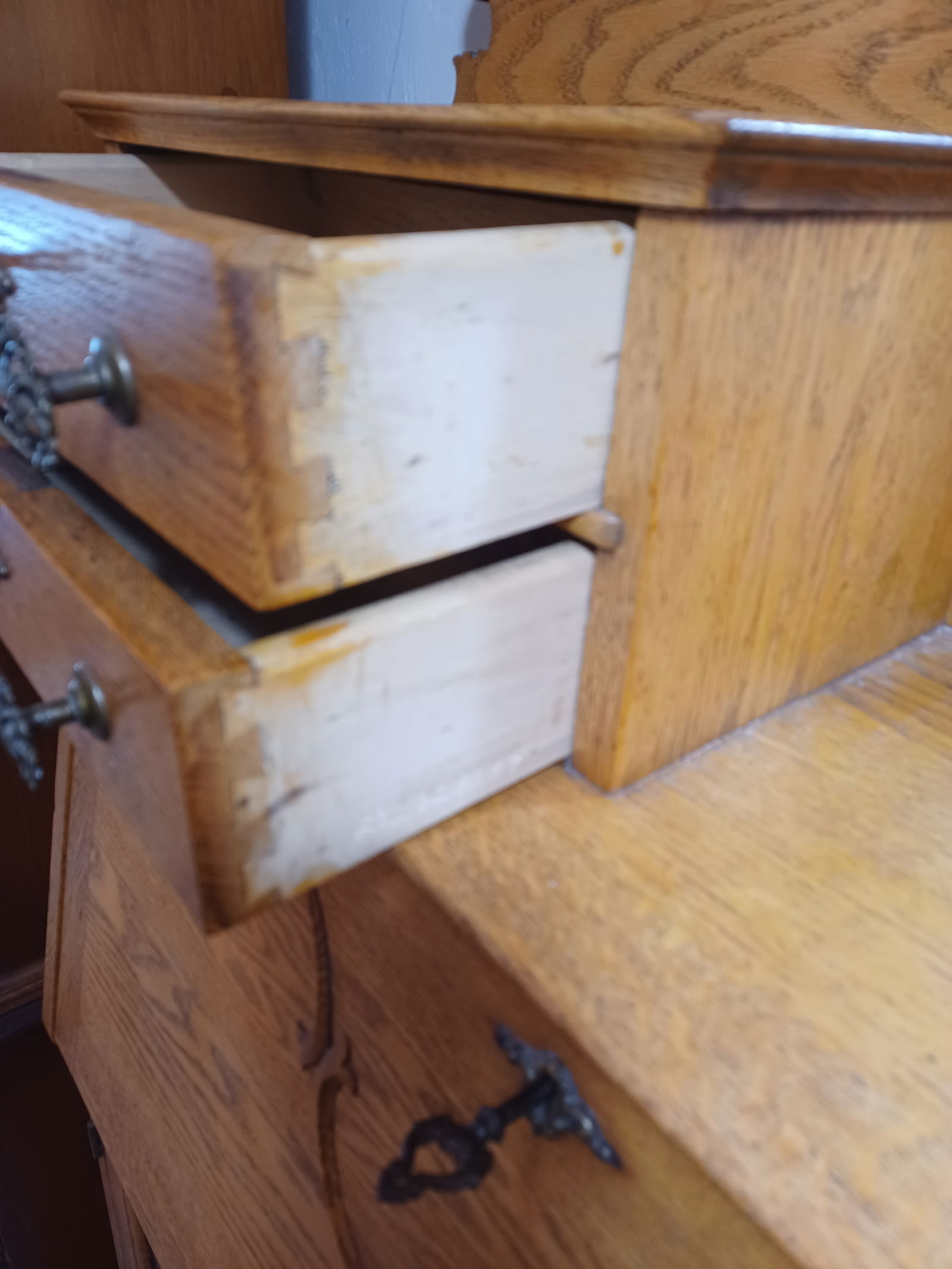 Beautiful Oak Victorian Drop Front Secretary / Has working locks with keys - 7