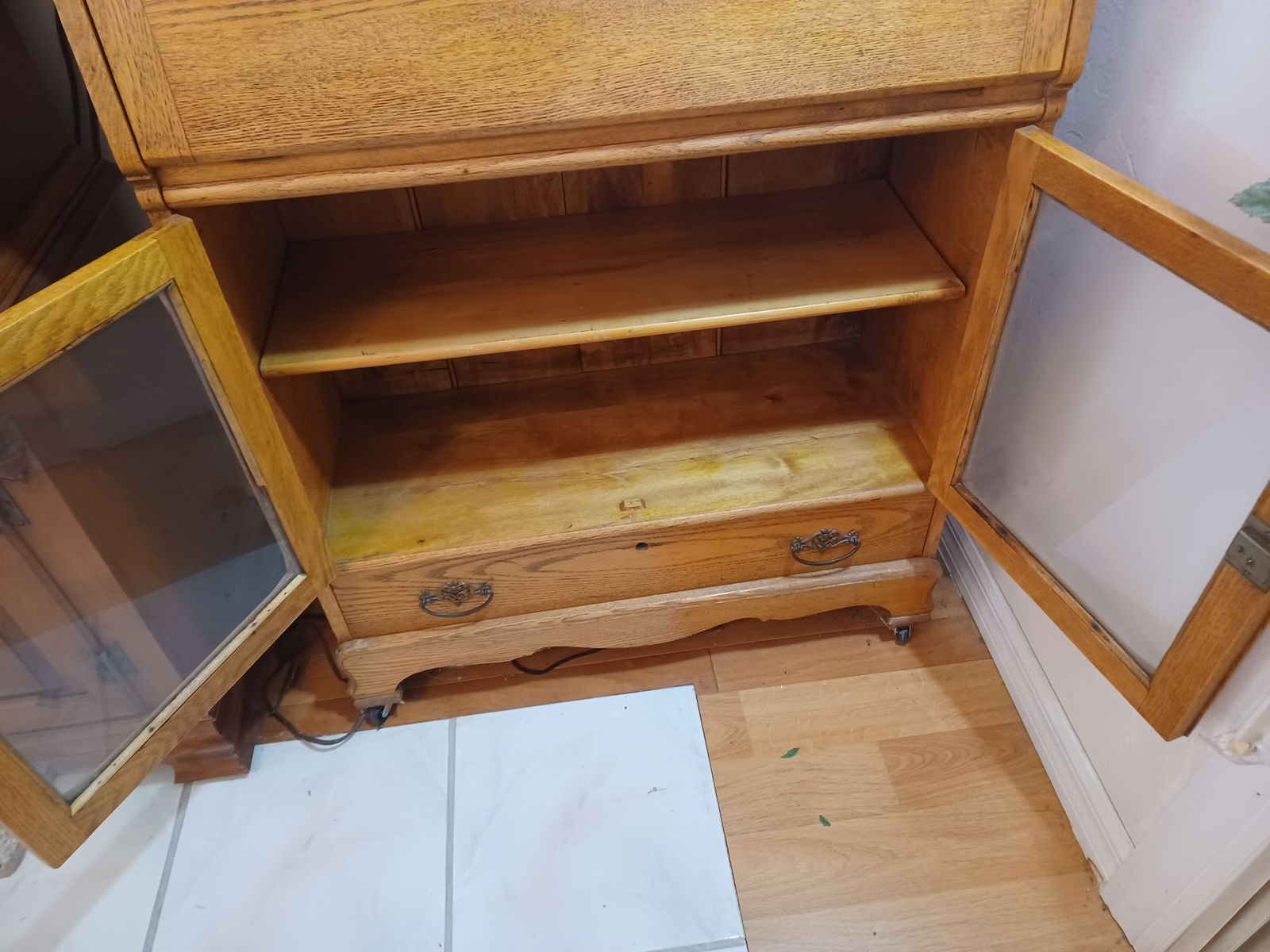 Beautiful Oak Victorian Drop Front Secretary / Has working locks with keys - 9