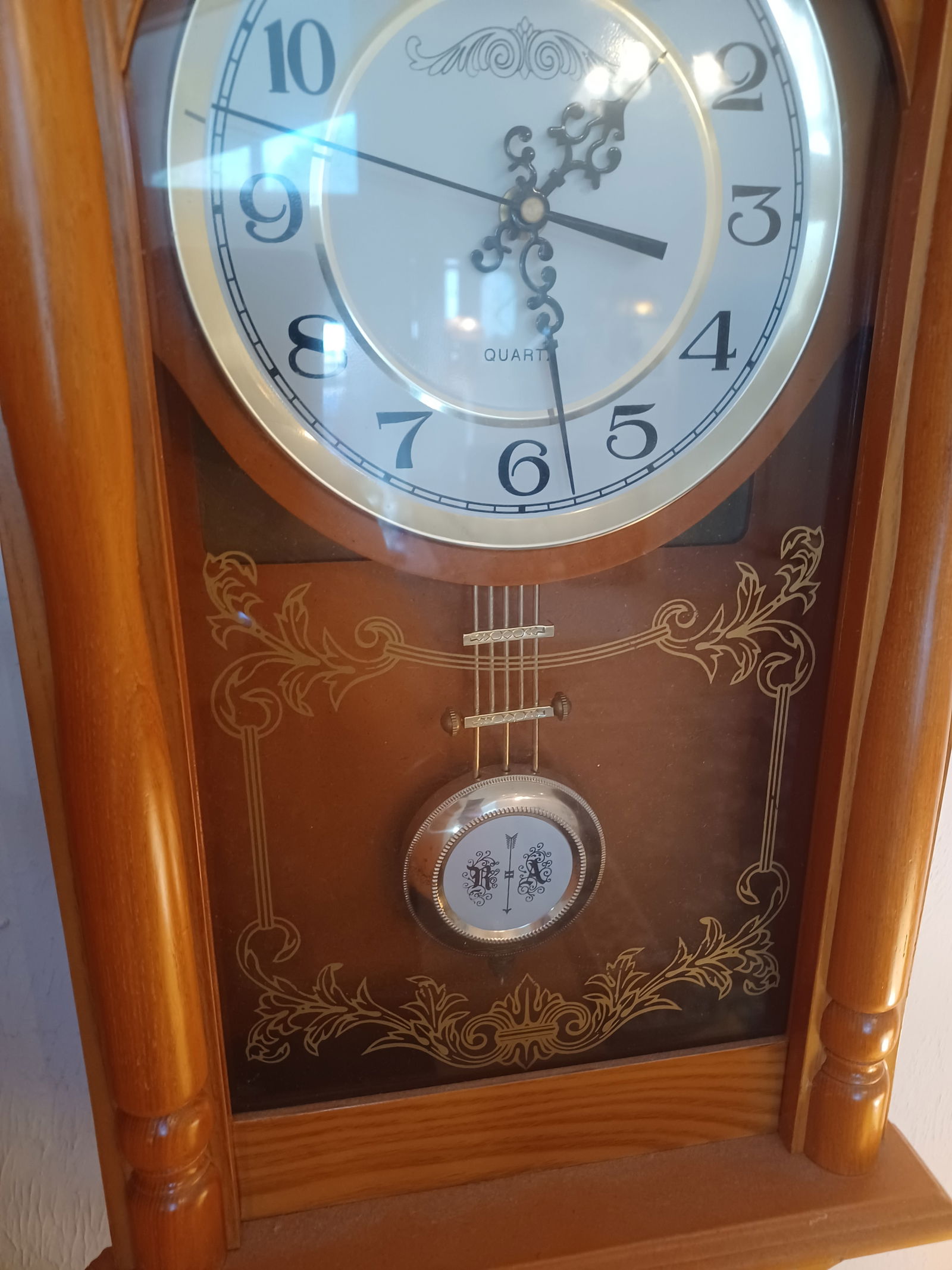 Nice Contemporary Oak Wall Clock / working - 4