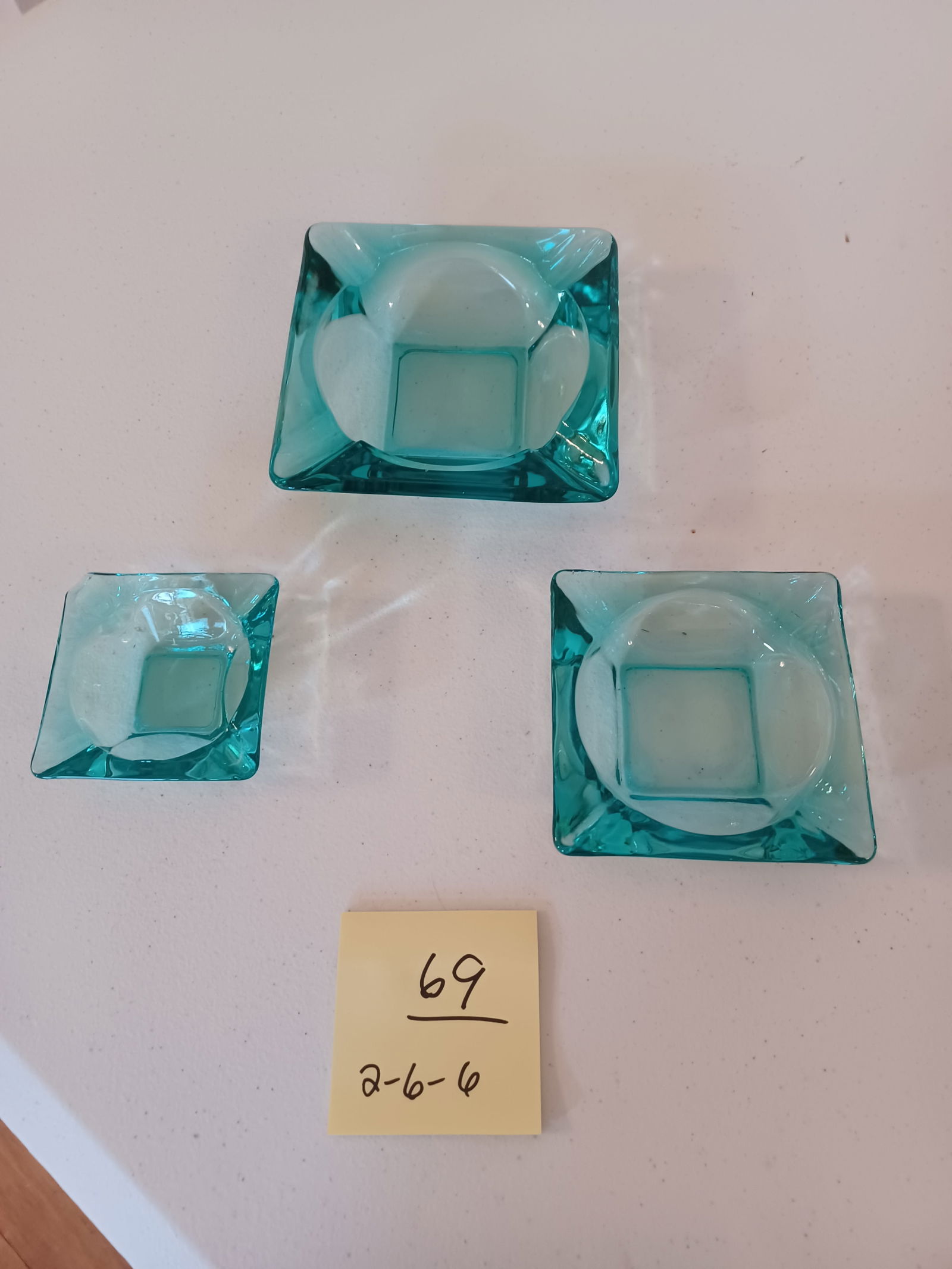 Vintage Mid Century Artglass Ashtrays: Vintage Mid Century Artglass Ashtrays