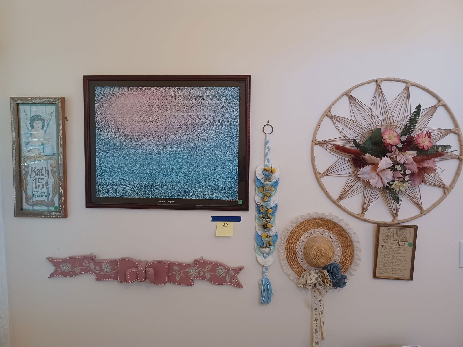 Large lot of Wall Art as seen: Large lot of Wall Art as seen