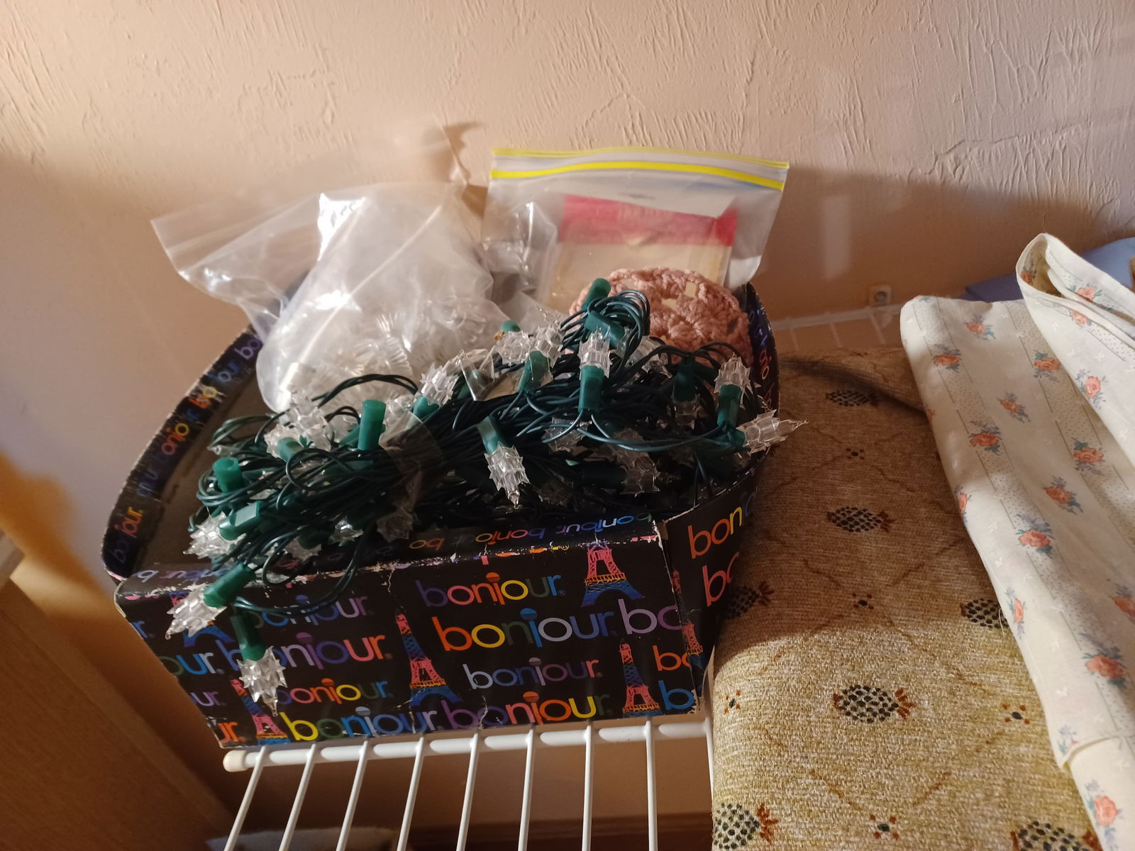 Entire Contents of Closet / except metal lamp - 7