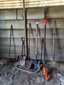 Lot of Yard Tools as seen/ No battery for limb Cutter