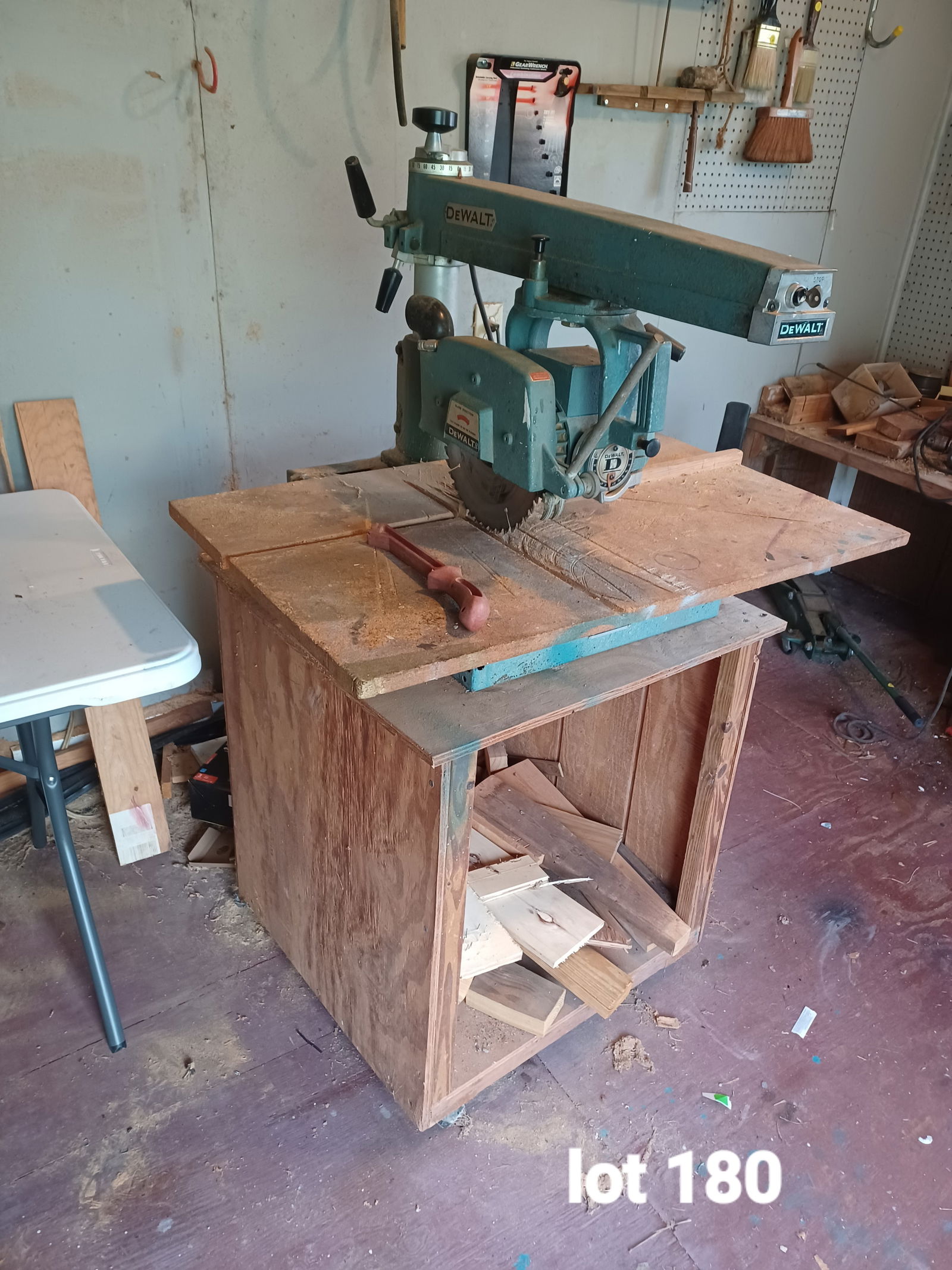 Dewalt Radial Arm Saw with cabinet base / tested works (1 of 5)