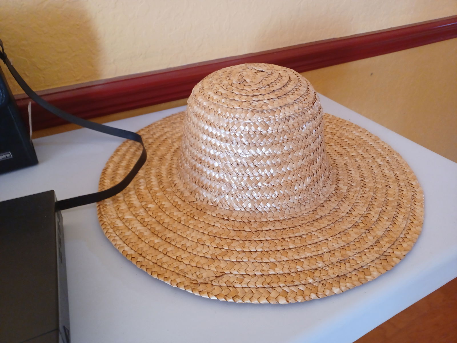 Mixed Lot Belts, Hat, DVD player, etc - 5