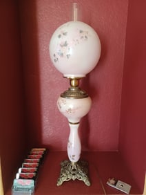 Beautiful Tall Vintage Gone With The Wind Lamp