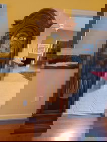 Ornate Beautiful Grandfather Clock by Howard Miller / Tested and working