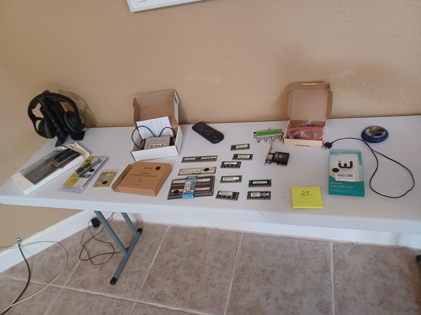 Large Lot of Electronics/ as seen / untested: Large Lot of Electronics/ as seen / untested