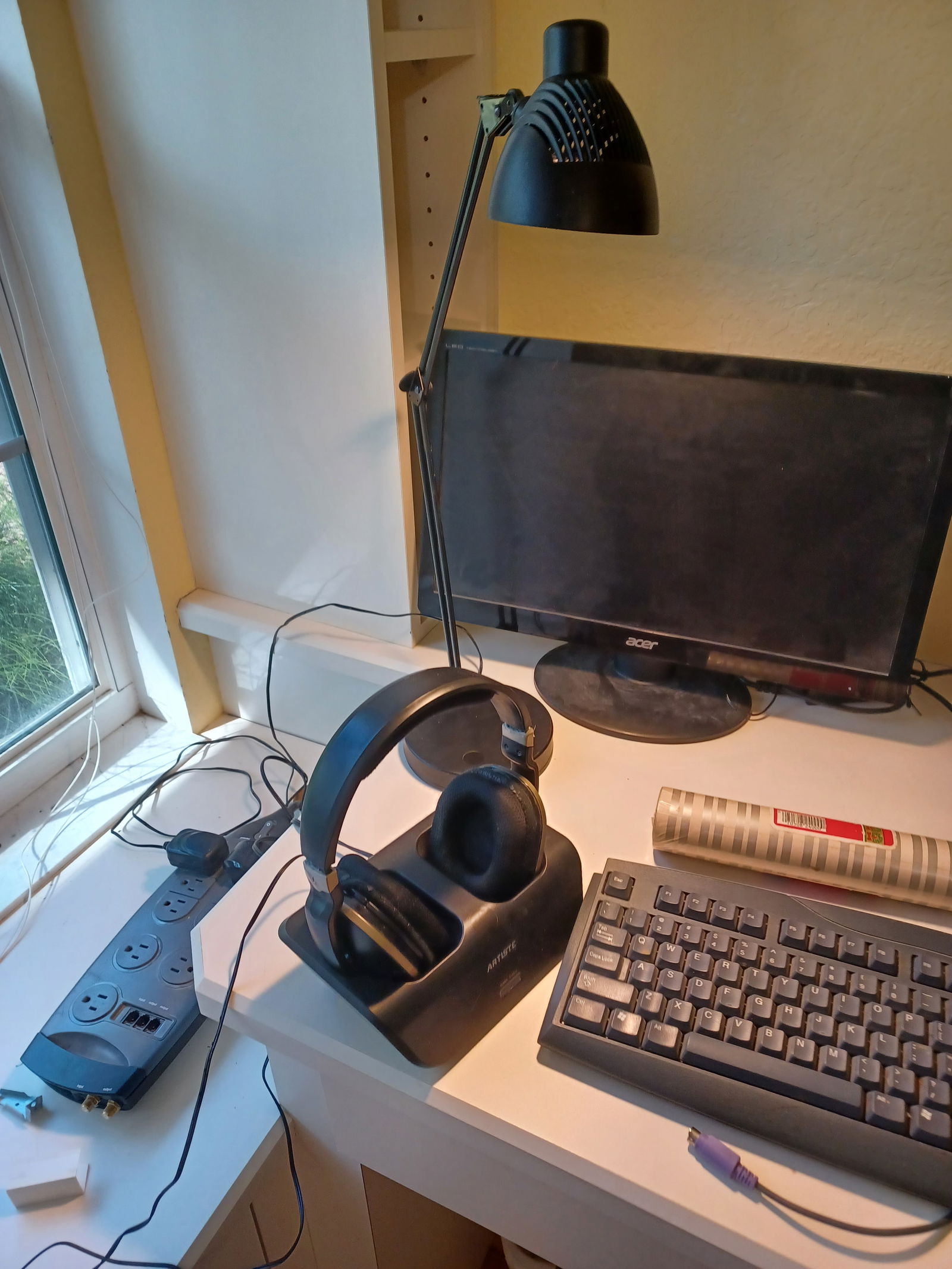 Large Office Lot / Monitors and all contents on top of desk and in drawers / as seen - 6