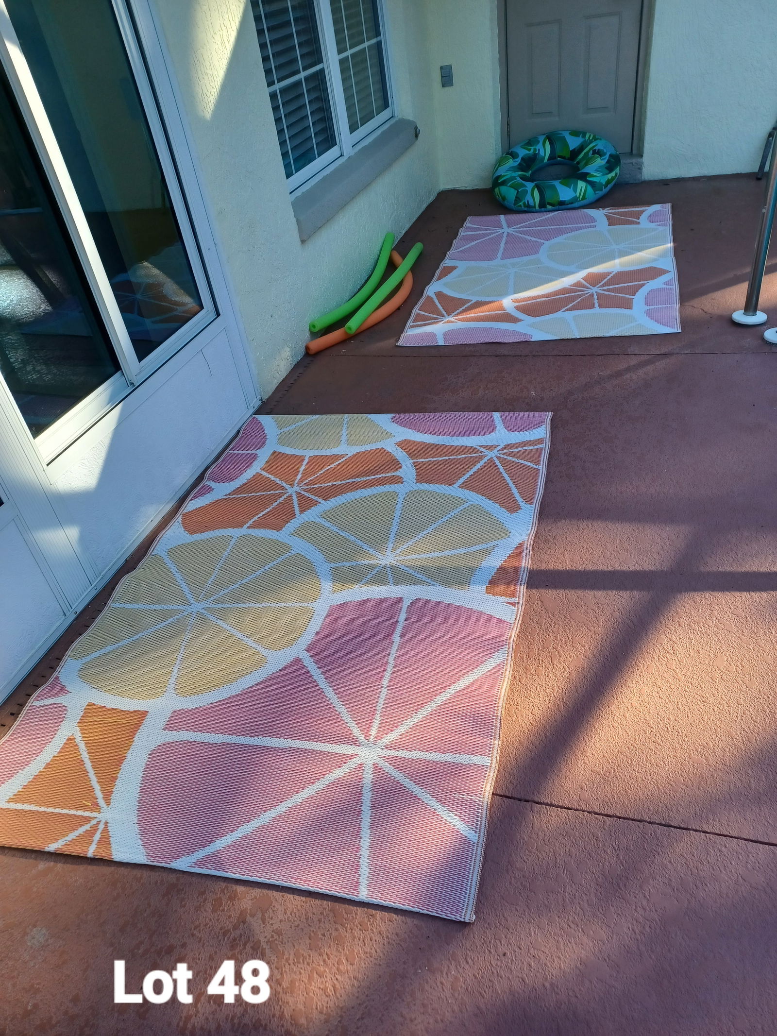 Lot of Outdoor Pool Items / as seen: Lot of Outdoor Pool Items / as seen