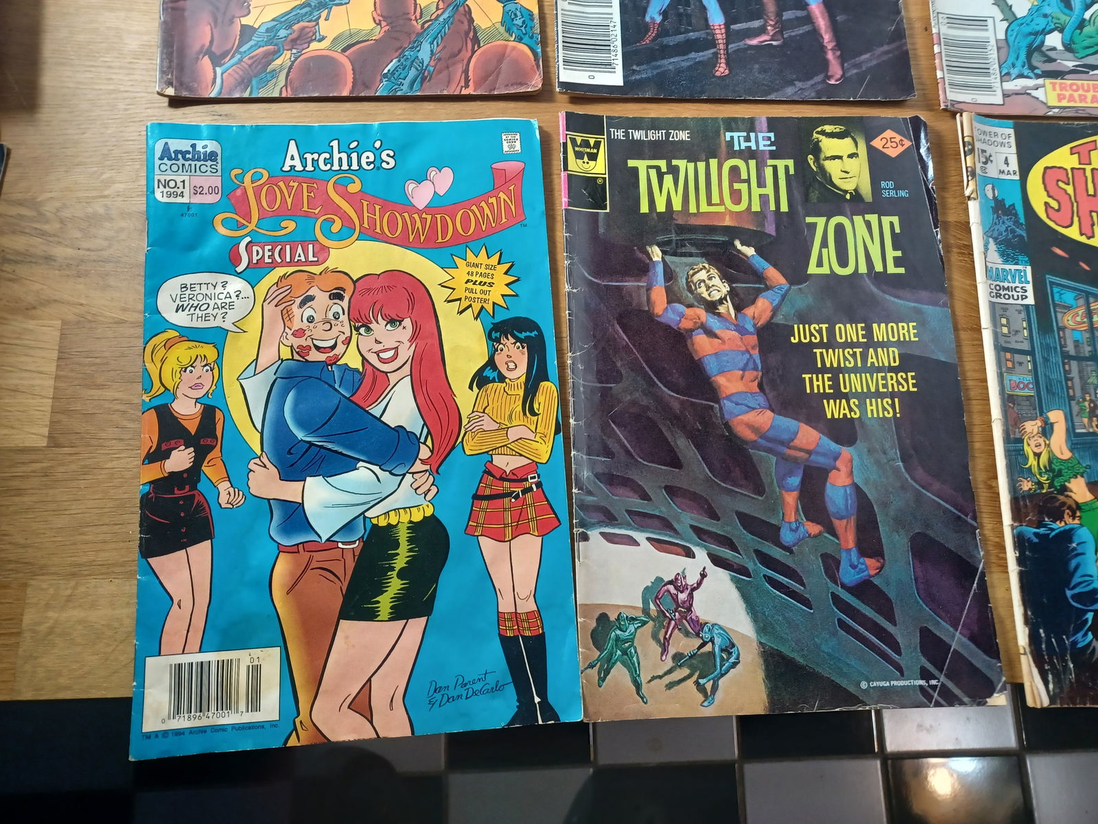 Lot of 6 Comic Books / As seen - 5