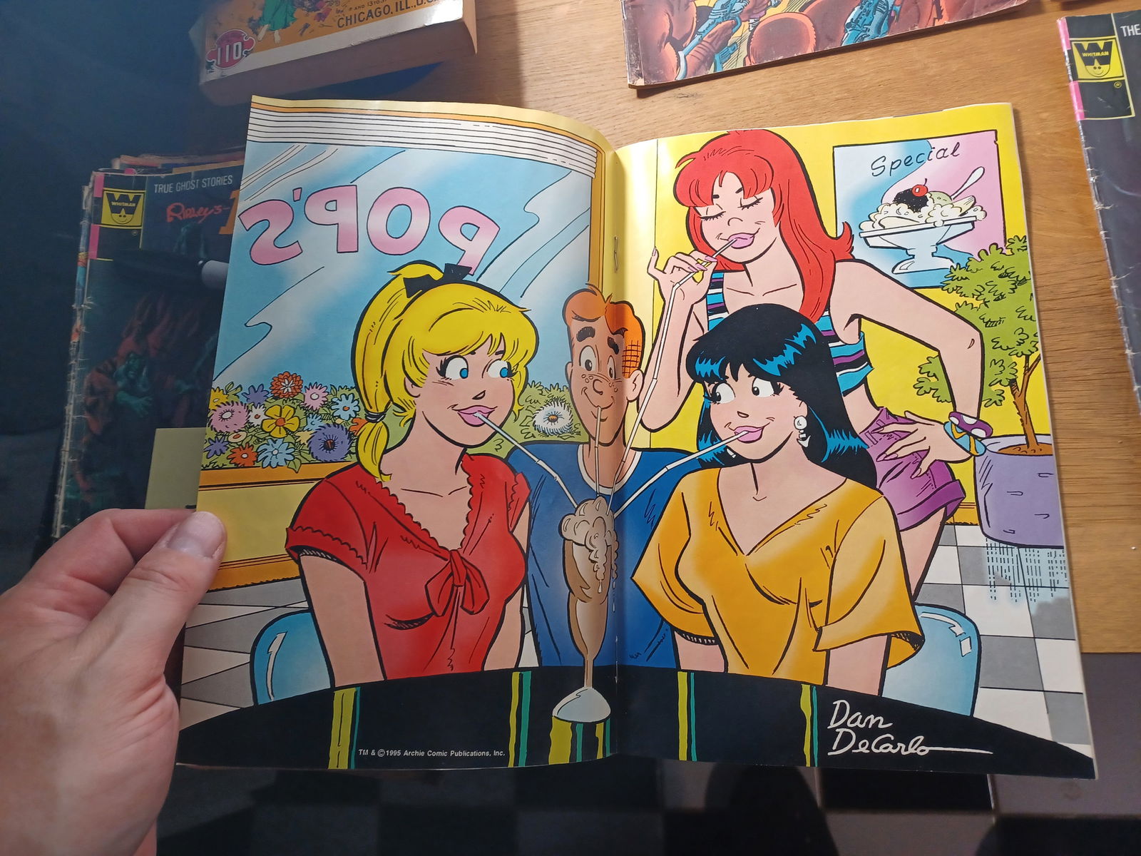 Lot of 6 Comic Books / As seen - 6